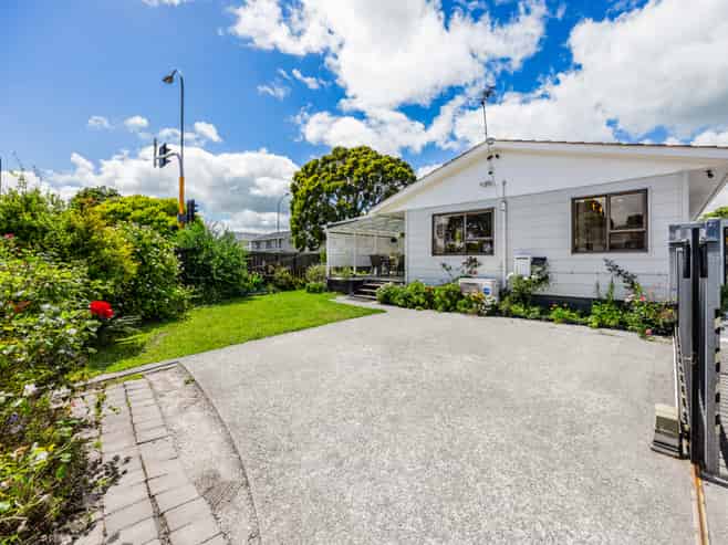 1/2 Burundi Avenue, Clendon Park