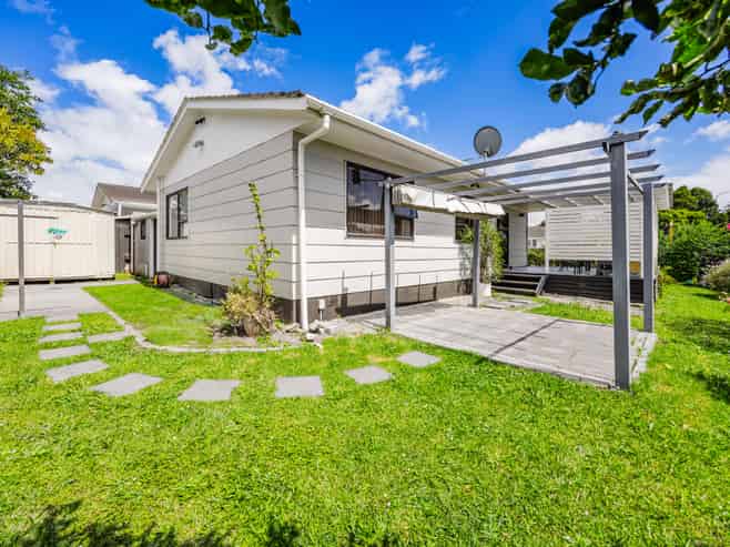 1/2 Burundi Avenue, Clendon Park