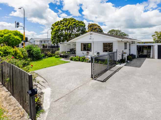 1/2 Burundi Avenue, Clendon Park