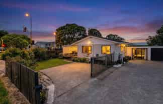 1/2 Burundi Avenue, Clendon Park