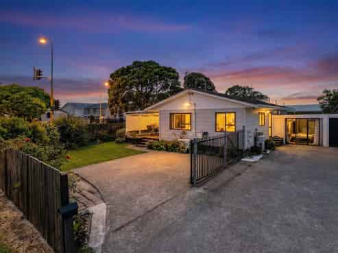 1/2 Burundi Avenue, Clendon Park