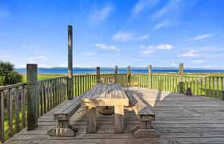 1620 East Coast Road, Whakatiwai