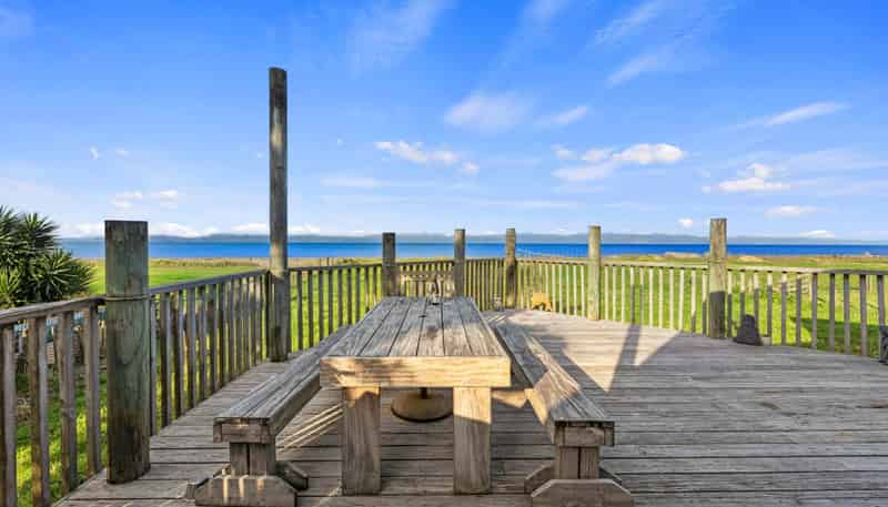 1620 East Coast Road, Whakatiwai