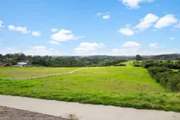 313 Okura River Road, Okura