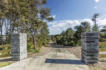 313 Okura River Road, Okura