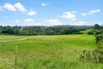 313 Okura River Road, Okura