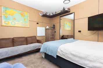  Pandora Avenue, CAMERONS