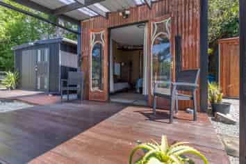  Pandora Avenue, CAMERONS