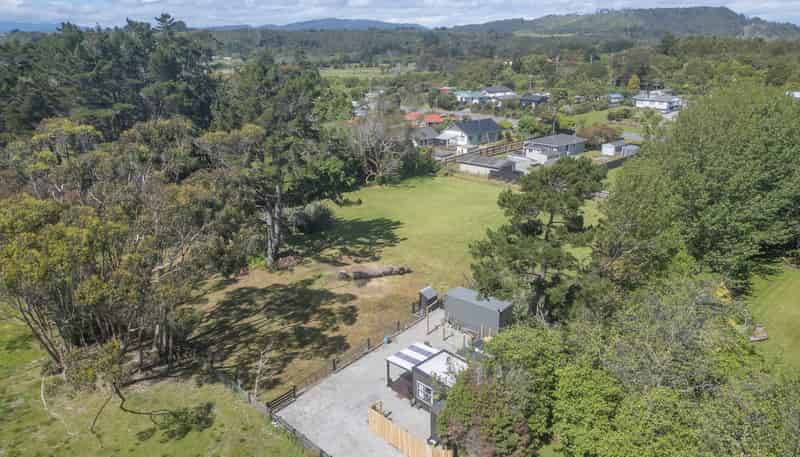  Pandora Avenue, CAMERONS