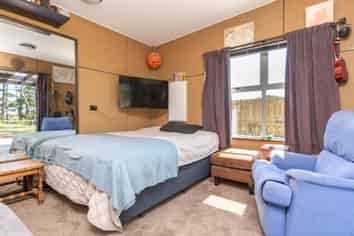  Pandora Avenue, CAMERONS