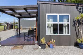  Pandora Avenue, CAMERONS