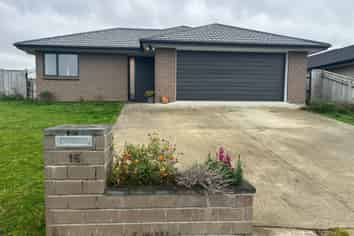 16 MacDonald Heights, Feilding