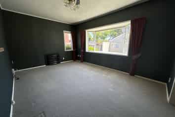 14 Savage Crescent, West End