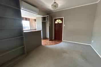 14 Savage Crescent, West End