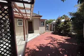 14 Savage Crescent, West End