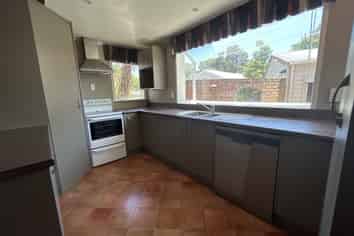 14 Savage Crescent, West End