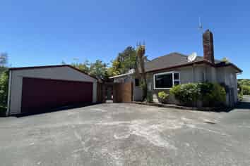 14 Savage Crescent, West End