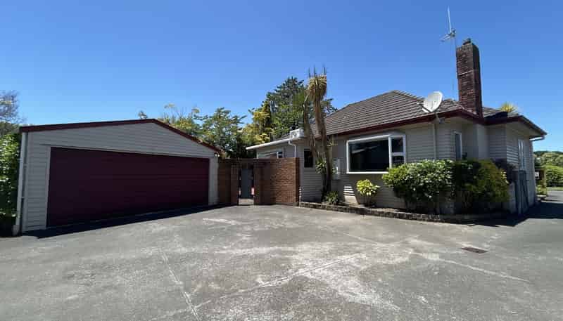 14 Savage Crescent, West End