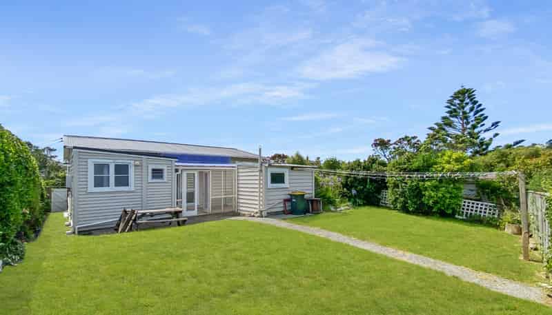 5 Tarawera Road, Johnsonville