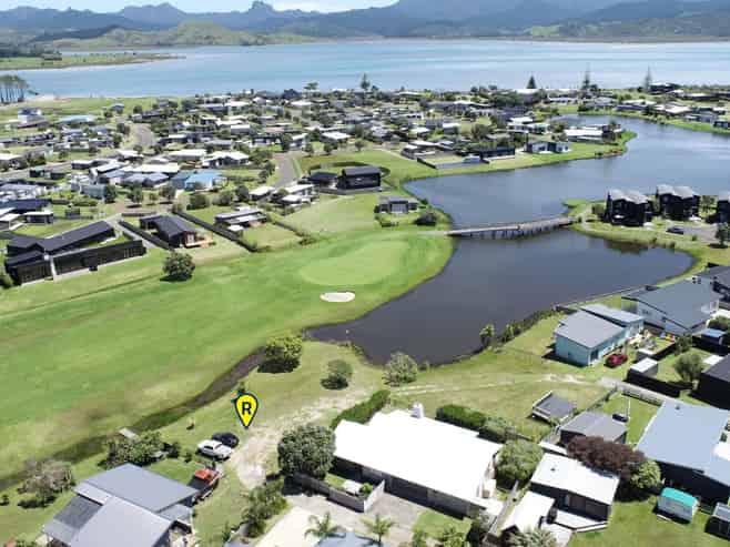 124 The Fairway, Matarangi