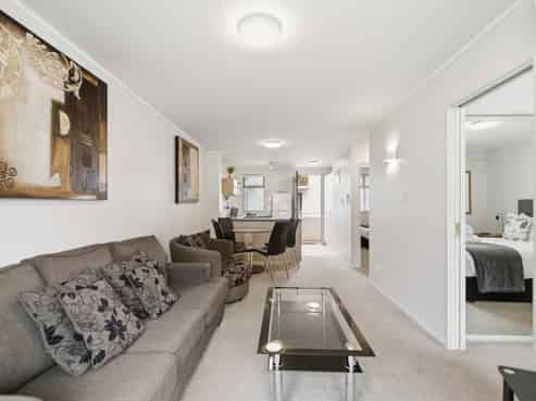 2/5 The Mall, Mount Maunganui