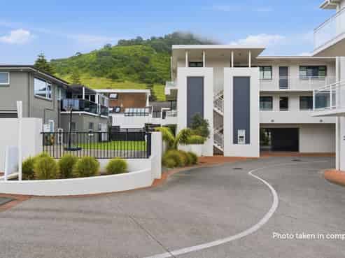 2/5 The Mall, Mount Maunganui