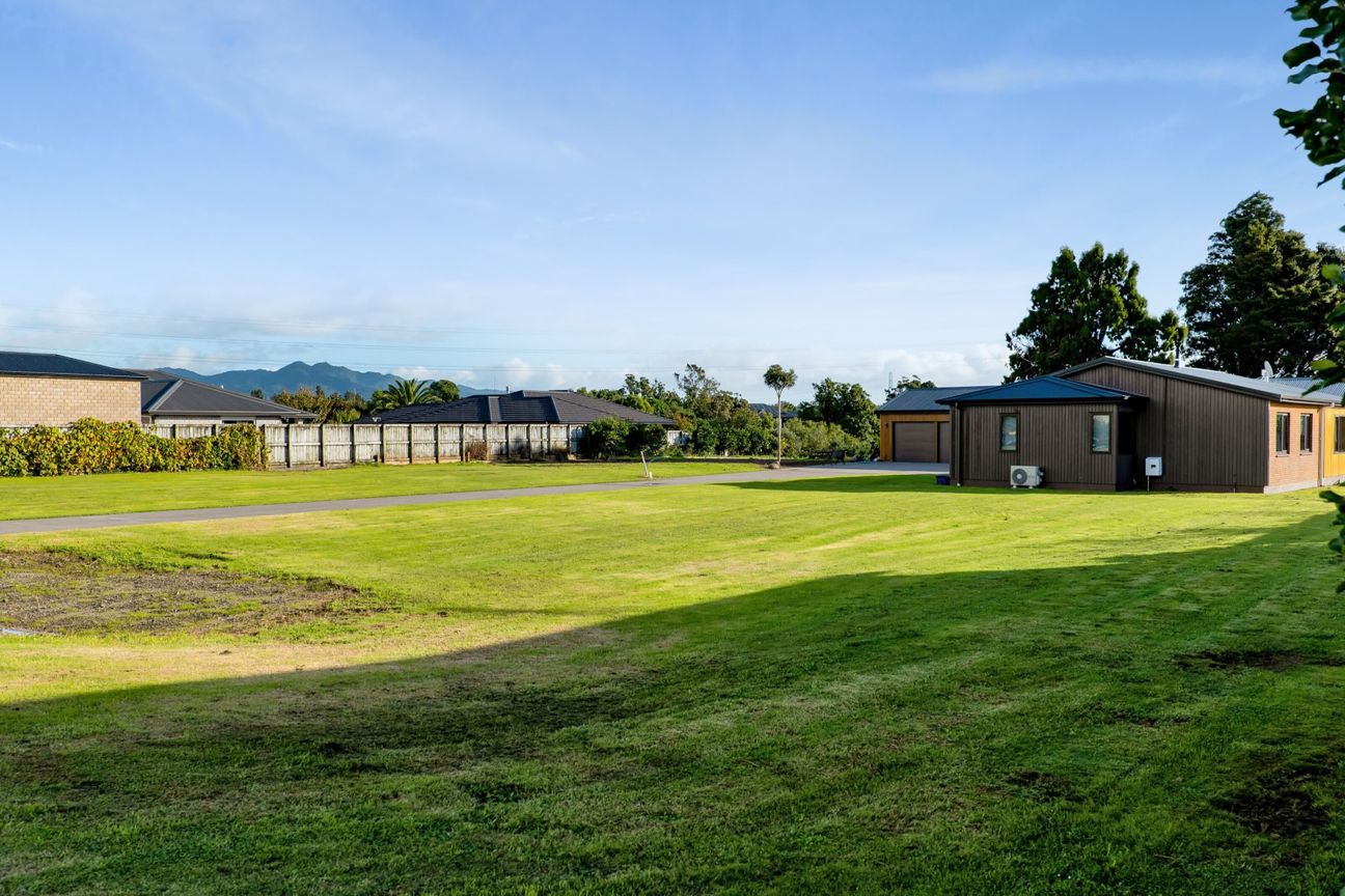 Standout sections in a "feel good" suburb! - Vista 4