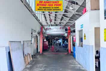 Handy Warehouse in Central of Newlynn