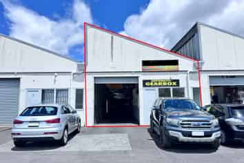 Handy Warehouse in Central of Newlynn