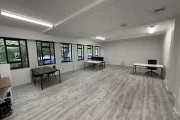 Fresh, light and central office