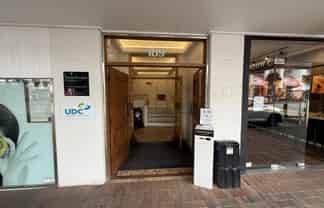 Fresh, light and central office