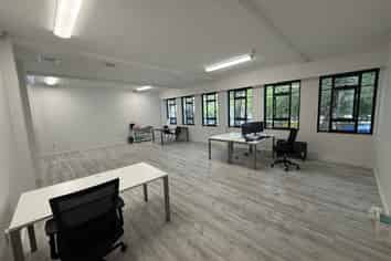 Fresh, light and central office