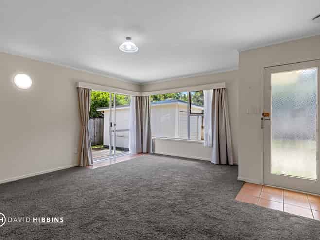 2/16 Mannering Place, Hillcrest