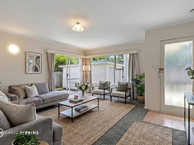 2/16 Mannering Place, Hillcrest