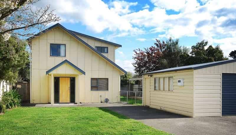 14 Moore Crescent, Carterton