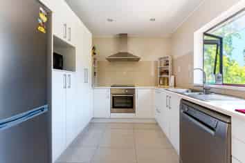 2/15A View Road, Glenfield