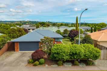 53 Starveall Street, BRIGHTWATER