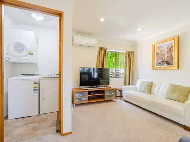 6/703 Charles Street, Raureka