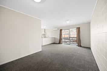 8/15 Coates Street, Hamilton East