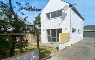 2/108 Office Road, Merivale