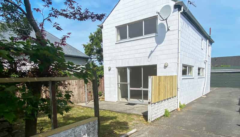 2/108 Office Road, Merivale