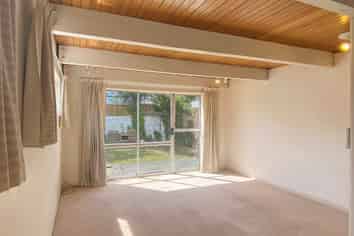 2/108 Office Road, Merivale