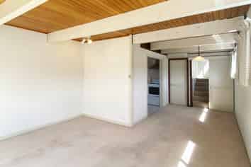 2/108 Office Road, Merivale