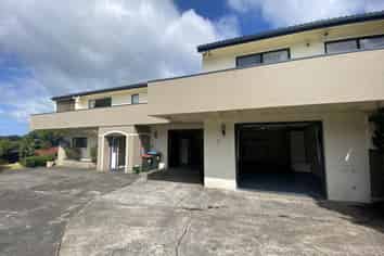 8 Eleanor Place, Blockhouse Bay