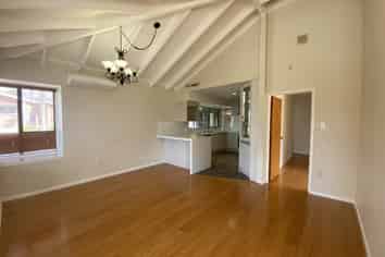 8 Eleanor Place, Blockhouse Bay