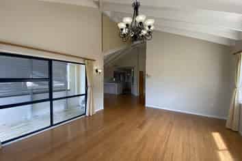 8 Eleanor Place, Blockhouse Bay