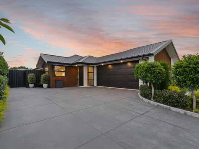 30 Shrimpton Avenue, Woodend