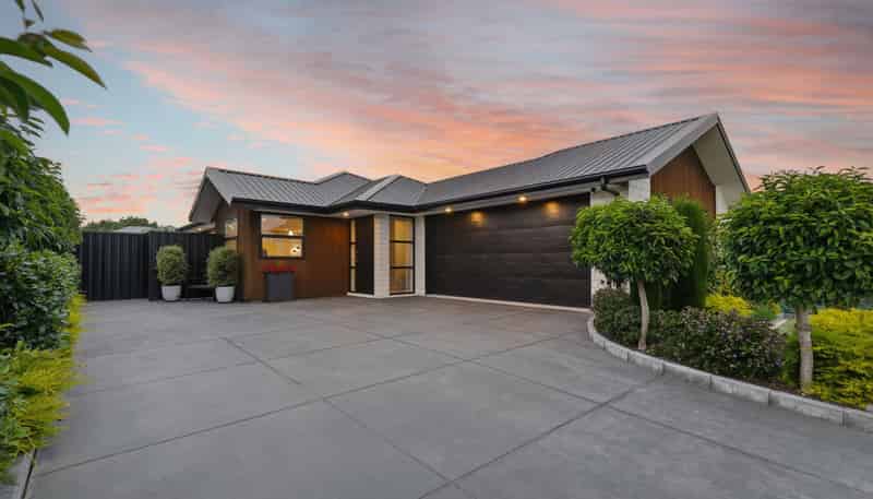 30 Shrimpton Avenue, Woodend