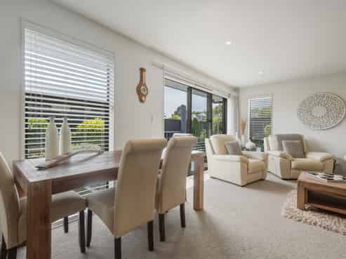 30 Shrimpton Avenue, Woodend