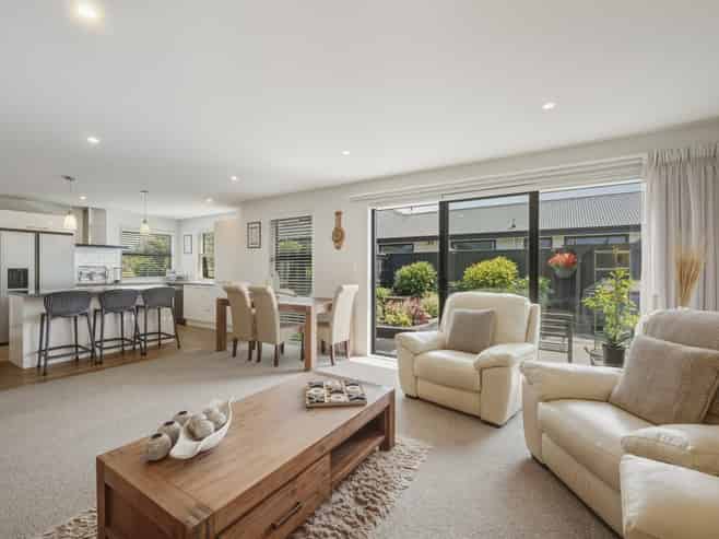 30 Shrimpton Avenue, Woodend